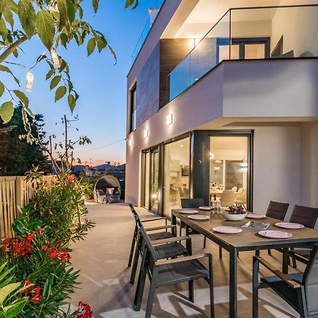 Villa Elena Deluxe Mit Whirlpool Und Beheiztem Pool Am Meer Und Wunderschoenen Blick Auf Die Brijuni Inseln Fažana Exterior foto
