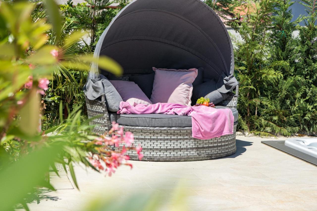 Villa Elena Deluxe Mit Whirlpool Und Beheiztem Pool Am Meer Und Wunderschoenen Blick Auf Die Brijuni Inseln Fažana Exterior foto
