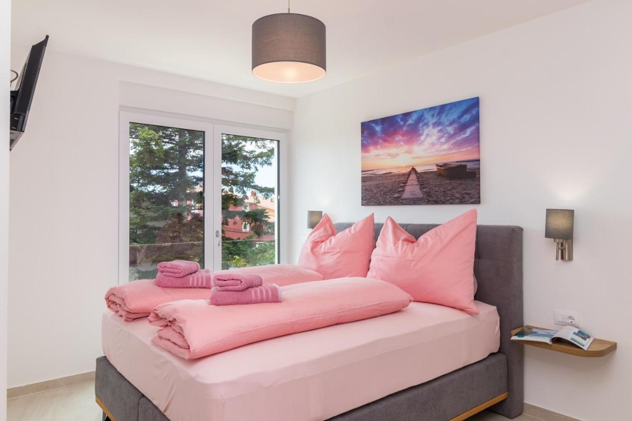 Villa Elena Deluxe Mit Whirlpool Und Beheiztem Pool Am Meer Und Wunderschoenen Blick Auf Die Brijuni Inseln Fažana Exterior foto