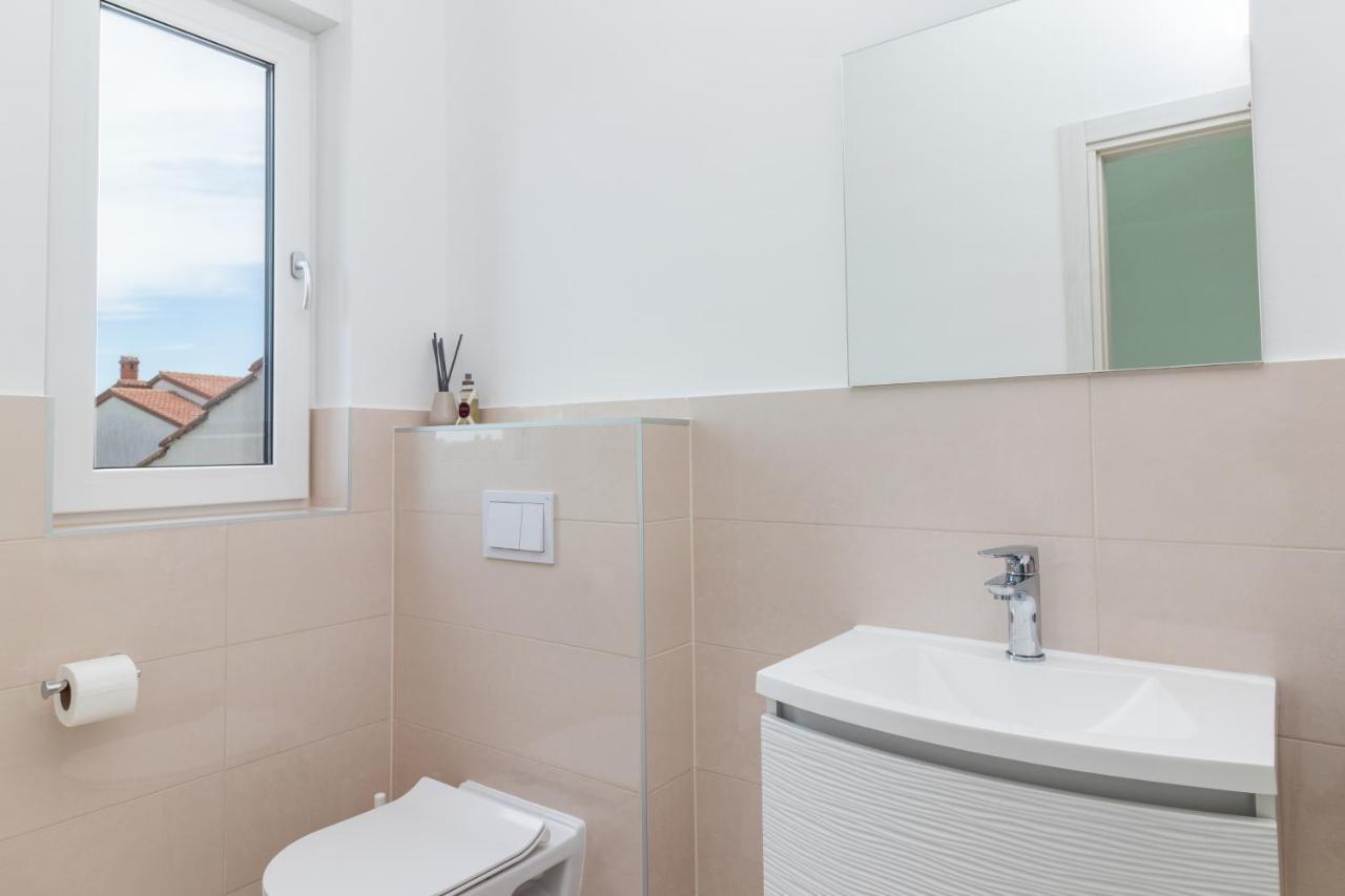Villa Elena Deluxe Mit Whirlpool Und Beheiztem Pool Am Meer Und Wunderschoenen Blick Auf Die Brijuni Inseln Fažana Exterior foto